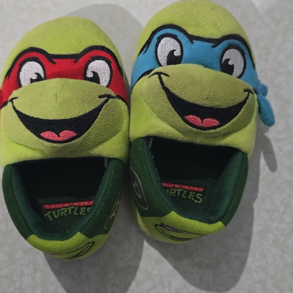 Teenage Mutant‎ Ninja Turtle Slippers Size 7/8